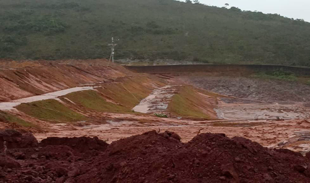 Minas Gerais sofre com chuvas intensas nos últimos dias. Dique de contenção de sedimentos de mineração transbordou no último sábado (8). Foto: Divulgação/ Sistema Estadual de Meio Ambiente e Recursos Hídricos de Minas Gerais