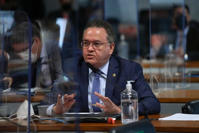 Em pronunciamento, à bancada, senador Roberto Rocha (PSDB-MA). Foto: Edilson Rodrigues/Agência Senado