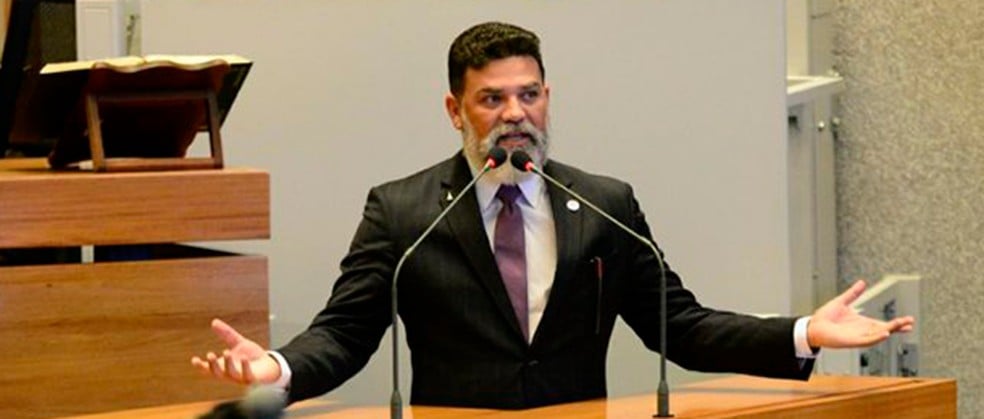 Jorge Viana discursou sem máscara esta semana na Câmara Legislativa. Foto: Reprodução/CLDF