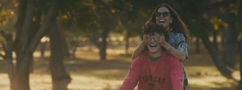 Gabriel Leone e Alice Braga em uma das cenas gravadas no Parque da Cidade, eternizado na música de Renato Russo. Foto: Divulgação