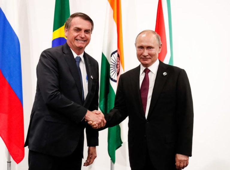 Bolsonaro e Putin em encontro em 2019 no Japão