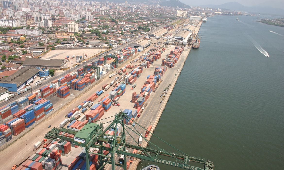 O porto de Santos é uma das principais portas para a entrada de mercadorias no Brasil. Foto: Governo Federal