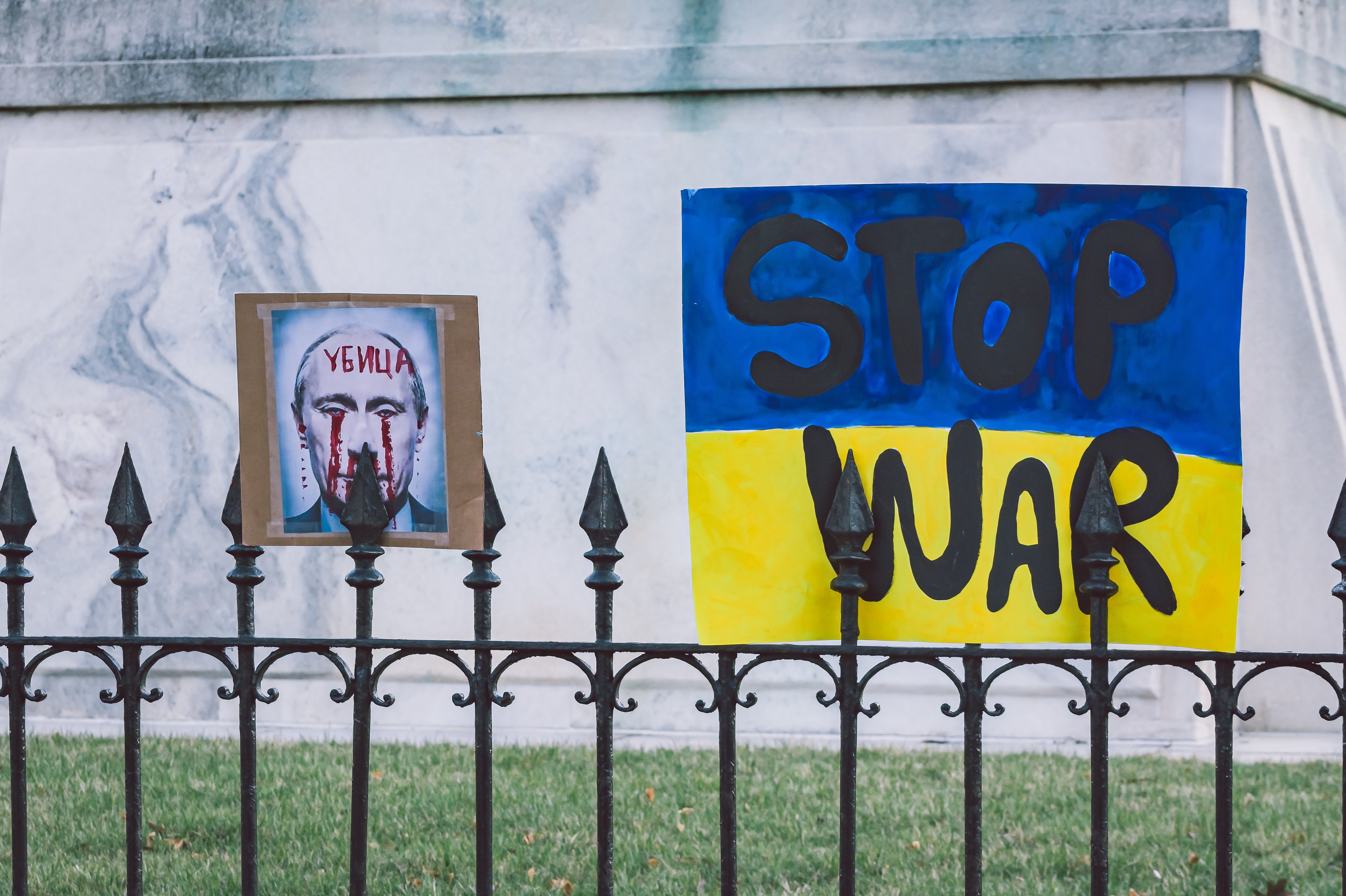 Manifestação contra a invasão da Ucrânia pela Rússia. Foto: Gayatri Malhotra/Unsplash