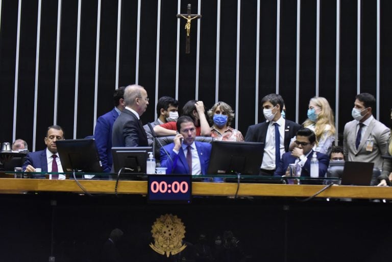 Os parlamentares optaram por retirar de pauta 14 vetos presidenciais que estavam previstos para serem votados nesta quinta-feira (17). Foto: Zeca Ribeiro/Câmara dos Deputados