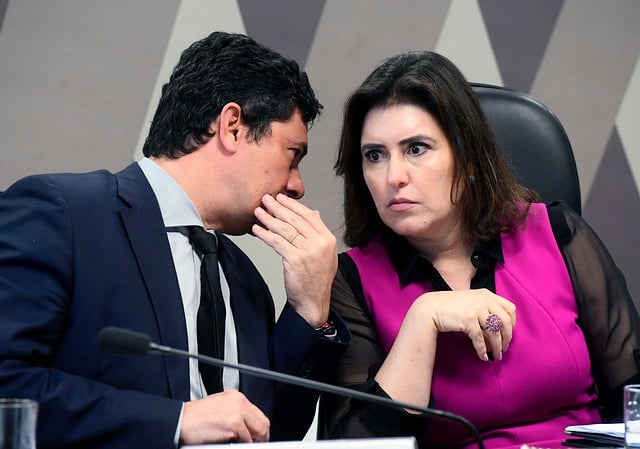 Ex-ministro de Estado da Justiça e Segurança Pública Sergio Moro com a 
então presidente da CCJ, senadora Simone Tebet (MDB-MS). Foto: Marcos Oliveira/Agência Senado
