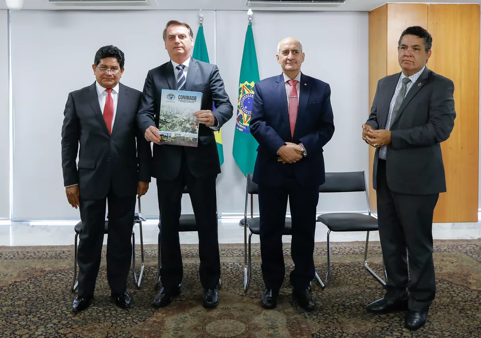 Bolsonaro e Luiz Eduardo Ramos com os dois pastores em 2019. Foto: Carolina Antunes/PR