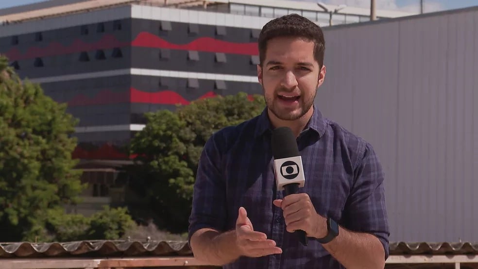 O jornalista foi esfaqueado por dois homens, em um estacionamento próximo de casa, na noite de quinta (14). Foto: Reprodução/TV Globo