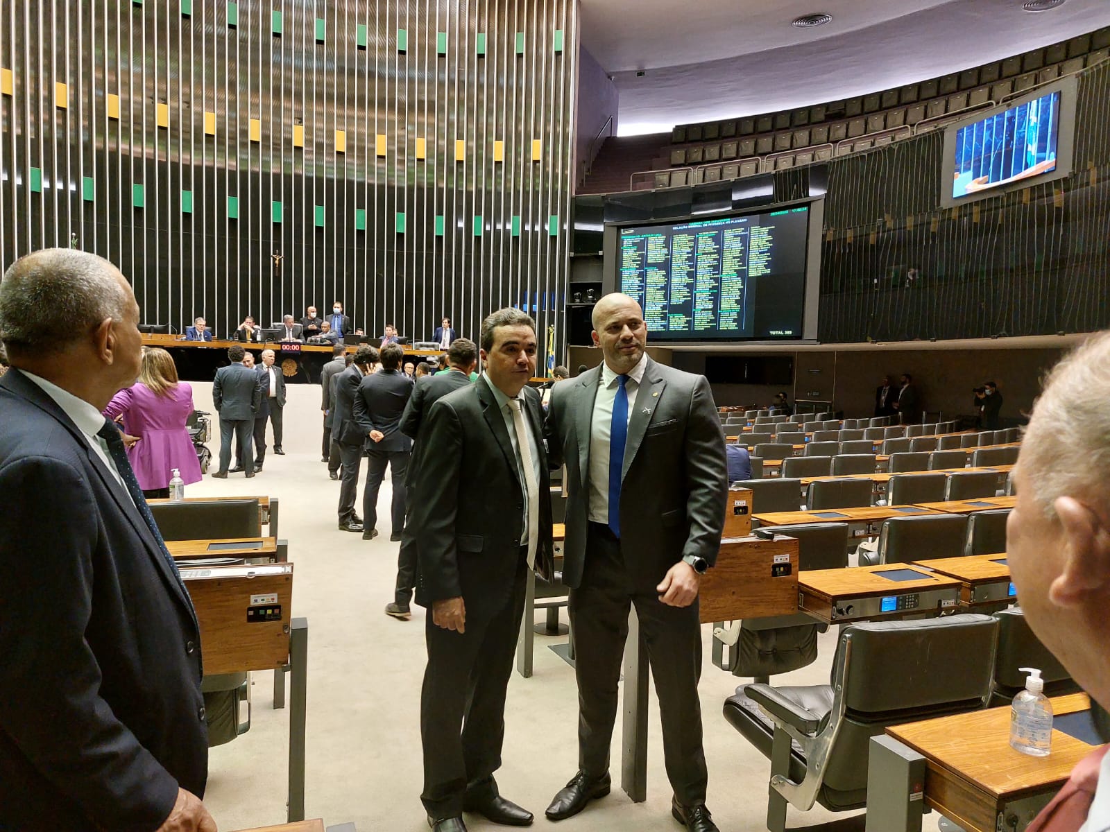 Em meio a confronto contra a decisão do STF sobre seu mandato, Daniel Silveira segue frequentando o plenário da Câmara. Foto: Lucas Neiva/ Congresso em Foco