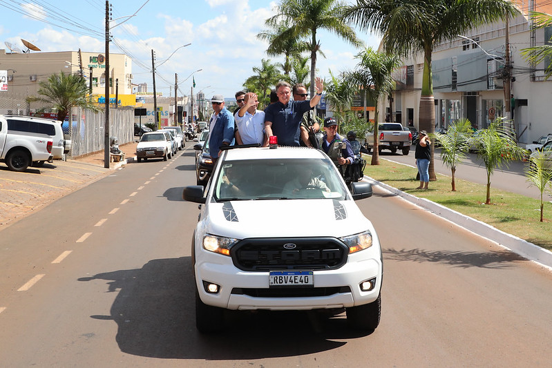 Campanha a todo vapor: Bolsonaro em carreata nessa quarta-feira em Rio Verde, Goiás. Foto: Isac Nóbrega/PR