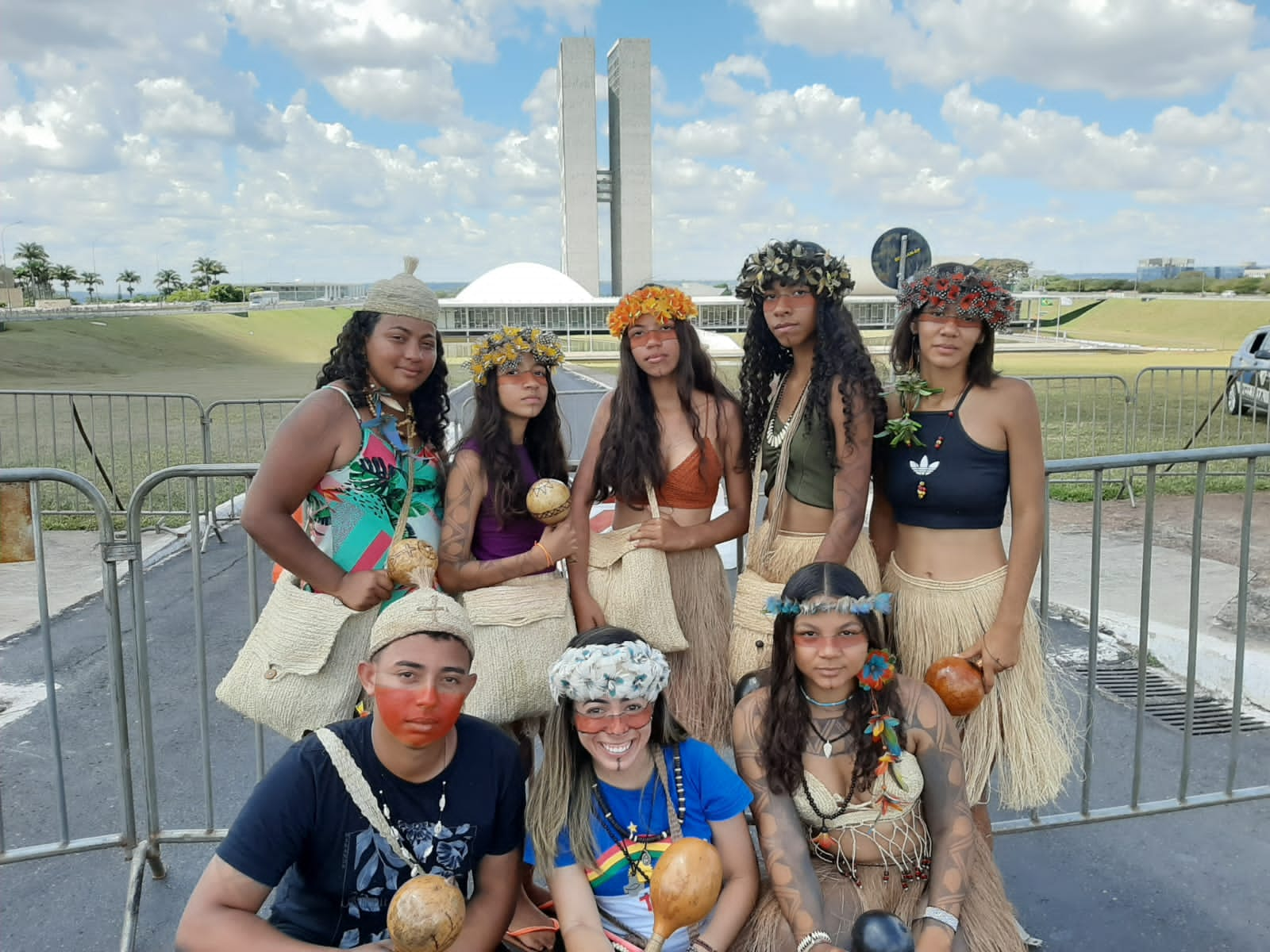 Uma meia dúzia de indígenas foi o suficiente para fazer o Congresso fechar completamente a sua entrada. Foto: Rudolfo Lago