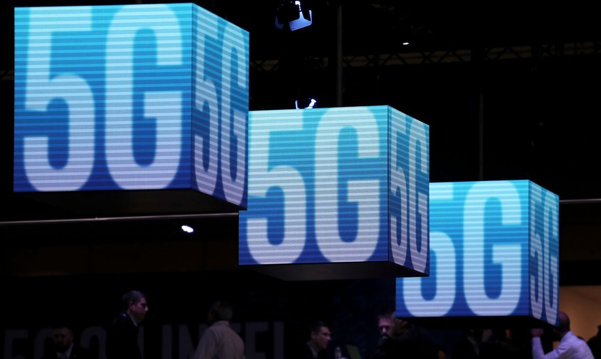 A limpeza das faixas de 3,5 GHz, que será utilizada pelo 5G, atualmente ocupada por empresas de TV por satélite, ainda não começou. Foto: REUTERS/Sergio Perez/File Photo