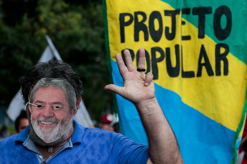 Lula recebeu dos movimentos sociais documento com propostas para o seu governo. 