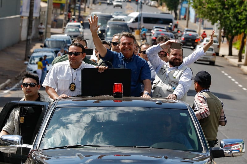 Bolsonaro em desfile aberto durante a 87ª ExpoZebu. Foto: Alan Santos/PR