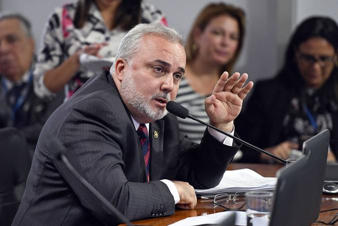 Segundo ele, a PEC dá brecha para o gasto bilionário com publicidade em ano eleitoral. O texto deve ser votada pelos senadores nesta quinta. Foto: Edilson Rodrigues/Agência Senado