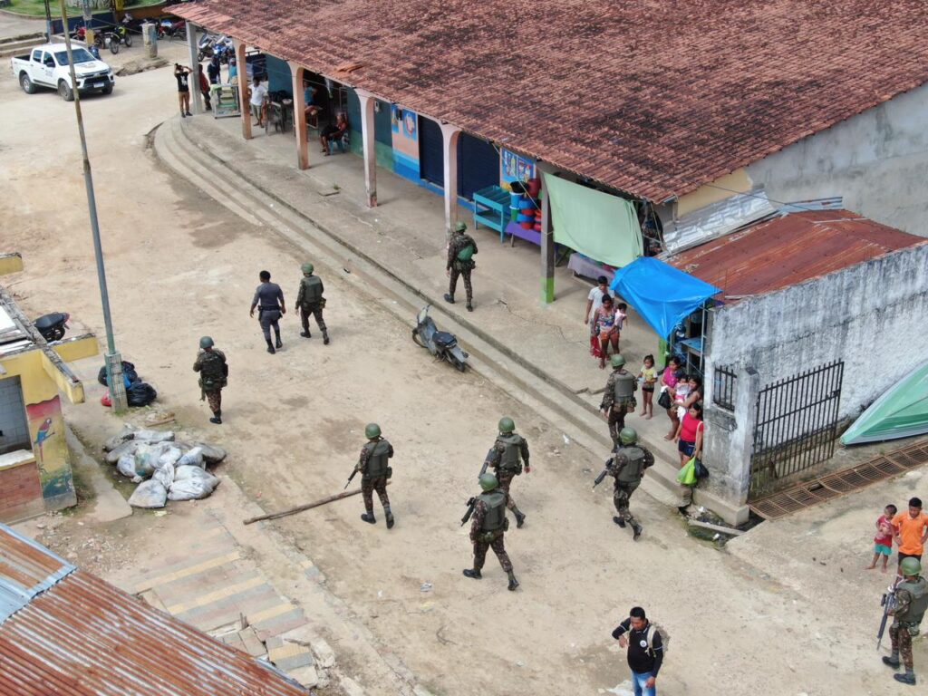 Exército nas ruas de Atalaia do Norte (Foto: CMA)