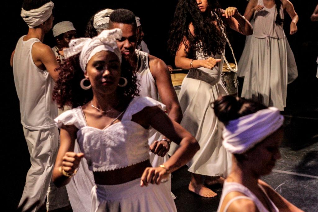 PADE (Projeto em Africanidade na Dança Educação) - Foto Wagner Cria 
Avamunha - ritmo acelerado que marca o início e término das cerimônias.