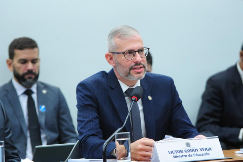 Ministro da Educação, Victor Godoy foi convocado para esclarecer as denúncias de corrupção na gestão de seu antecessor. Foto: Billy Boss/Câmara dos Deputados