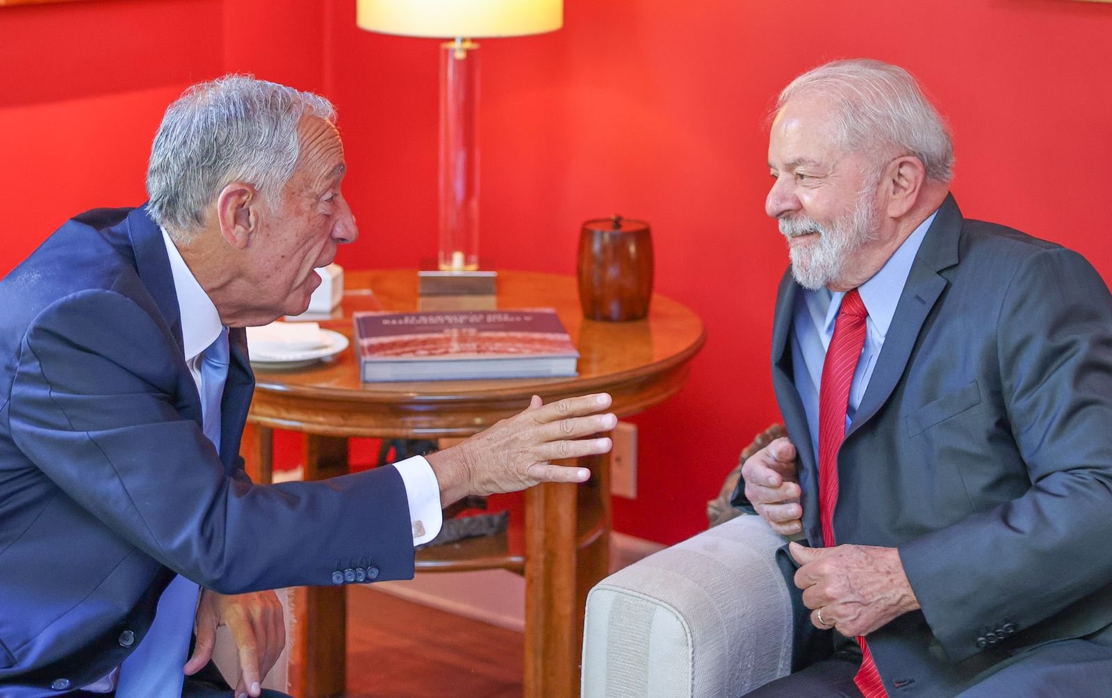 O ex-presidente Lula (PT) se encontrou com o presidente de Portugal, Marcelo Rebelo de Sousa, neste domingo (3). Foto: Ricardo Stuckert/PT