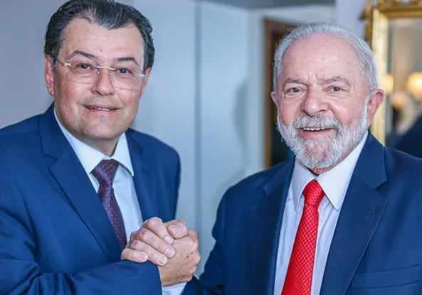 Senador Eduardo Braga (MDB) após reunião com ex-presidente Lula (PT) em Brasília. Senador Eduardo Braga apresenta o Plano de Trabalho da reforma tributária no Senado e programa a entrega do relatório para dia 28 de setembro 