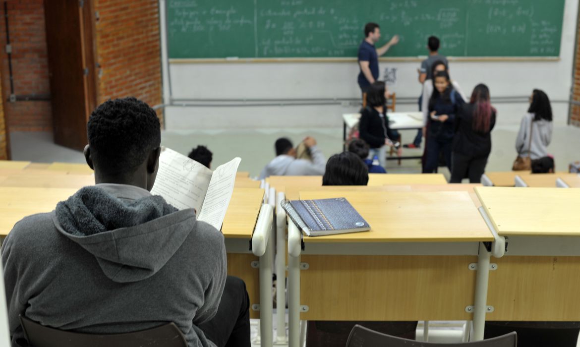 UnB foi a primeira universidade federal a adotar sistema de cotas raciais


UnB reserva vagas para negros desde o vestibular de 2004

Novamente na pauta a discussão das cotas para o ensino superior, em breve vence o prazo da legislação atual. O tema merece reflexão. Foto: Marcello Casal Jr/Agência Brasil