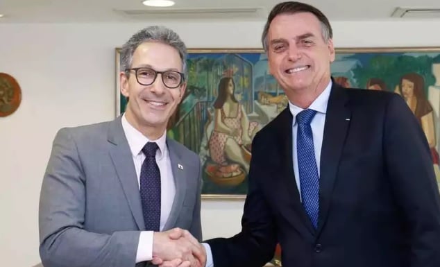 Romeu Zema posa para foto ao lado do presidente Jair Bolsonaro. Foto: Acom Palácio