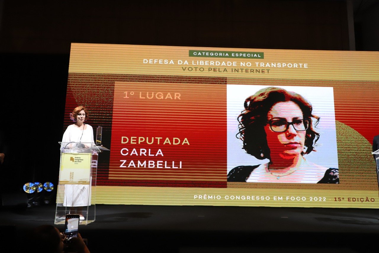 Ao defender empresários que pregavam golpe, Carla Zambelli foi vaiada pela plateia. Foto: Paulo Negreiros