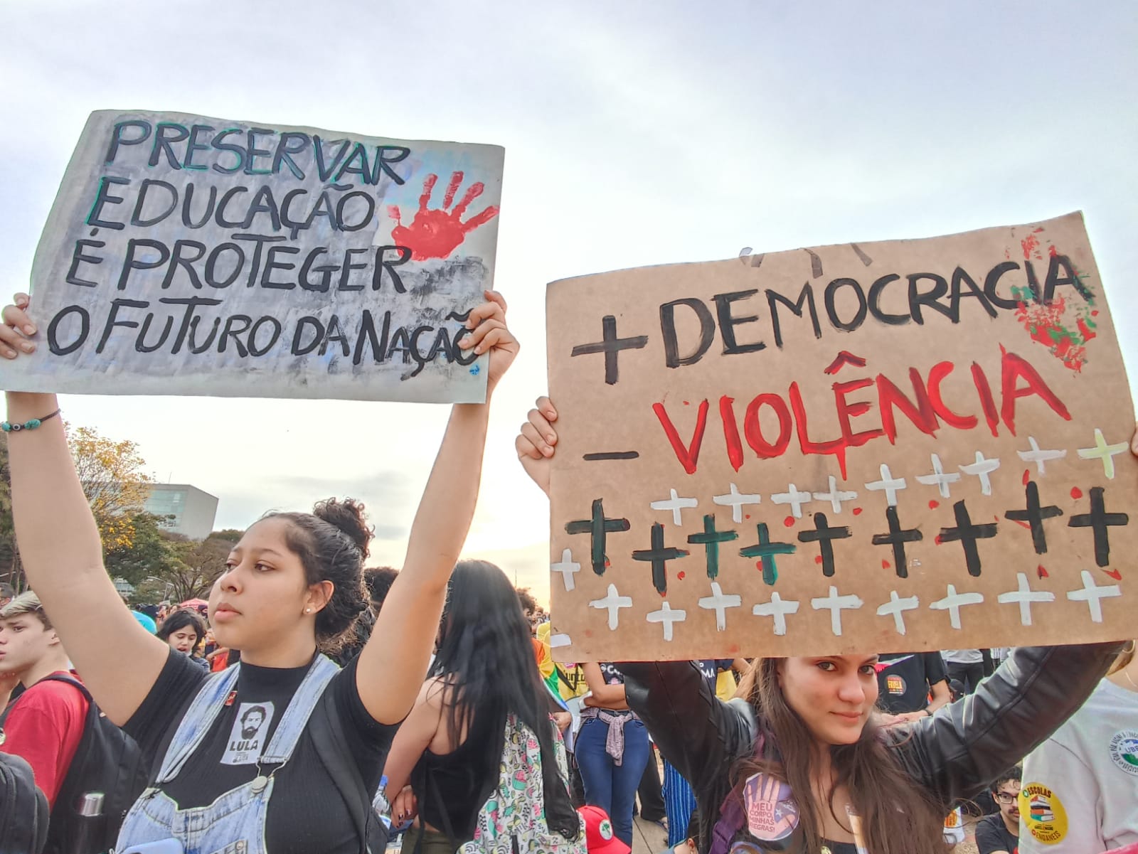 
Ato ainda conta com movimentos estudantis, que protestam contra a falta de investimentos do governo na educação. Foto: Tiago Rodrigues/Congresso em Foco