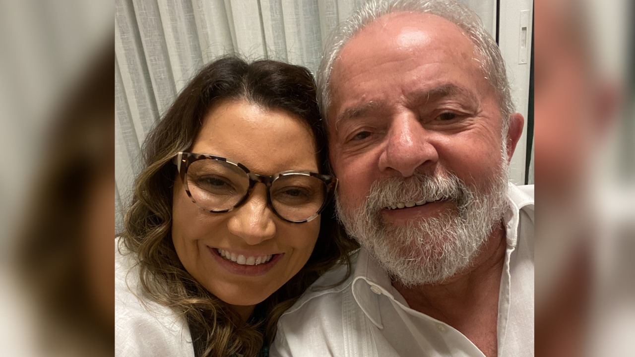 O ex-presidente Lula e sua esposa Rosângela Silva, a Janja. Foto: Reprodução/Twitter