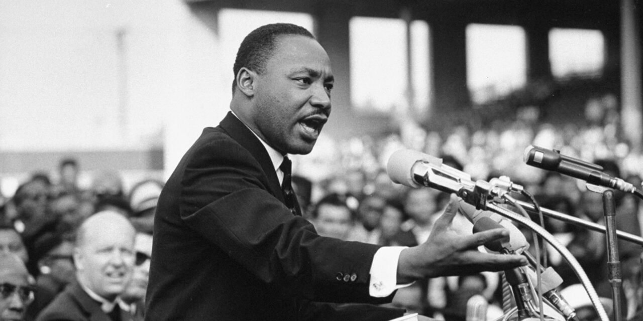 Martin Luther King, o reverendo e líder negro pacifista, criticava 