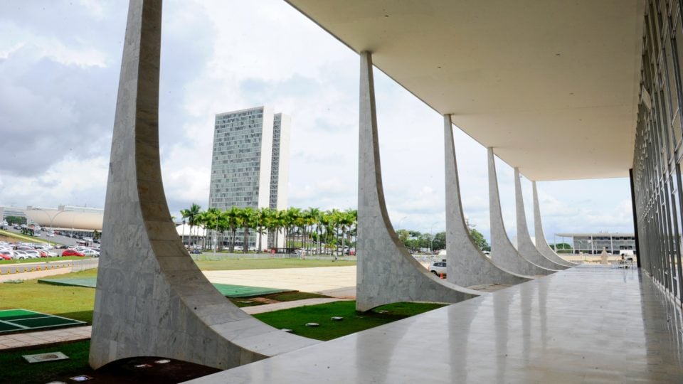 Vista do Supremo Tribunal Federal para o Congresso na Praça dos Três Poderes em Brasília. Foto: Marcos Oliveira/Agência Senado