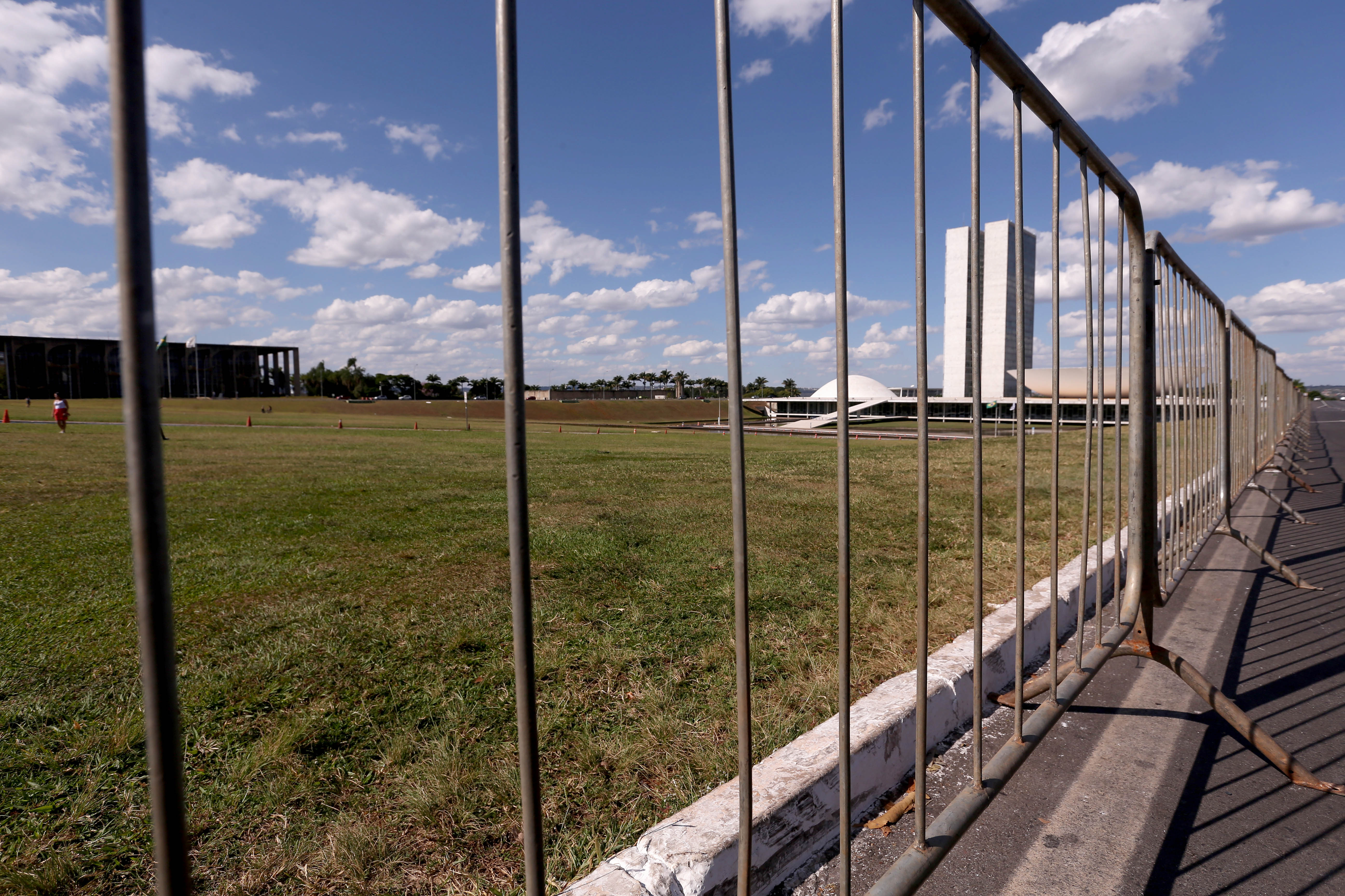 O Congresso Nacional, ministérios da Justiça e Segurança Pública e de Relações Exteriores, além do Supremo Tribunal Federal (STF) e Tribunal Superior Eleitoral (TSE) serão protegidos com gradis instalados pelos órgãos. Foto: Wilson Dias/Agência Brasil