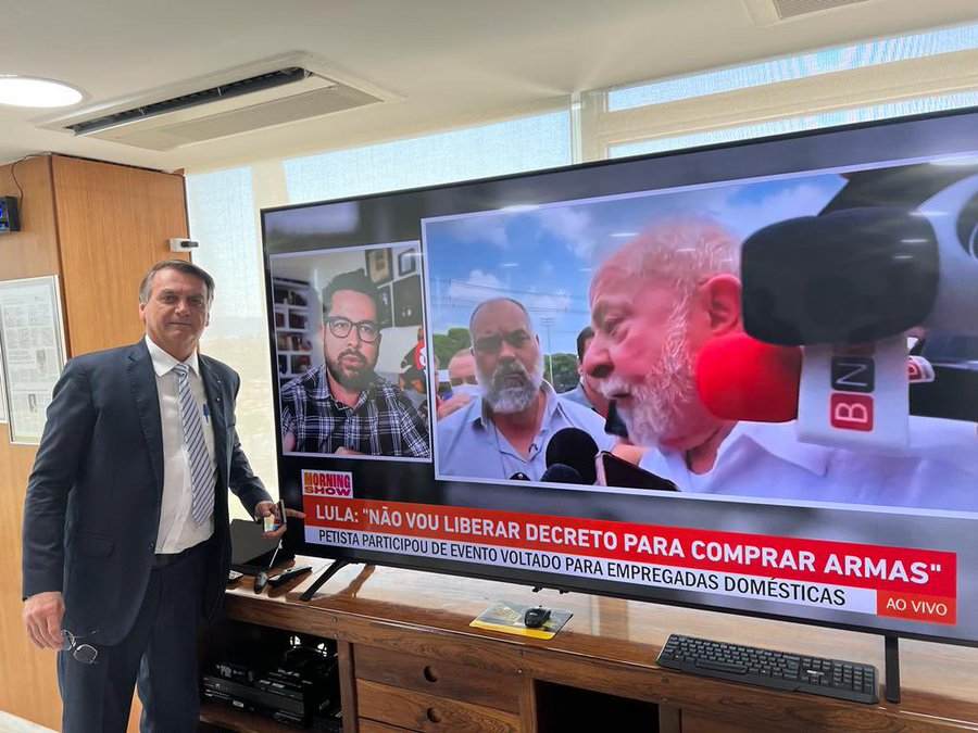 A postagem de Eduardo Bolsonaro tenta criar uma militância de pessoas armadas em favor da reeleição de seu pai. Foto: Reprodução