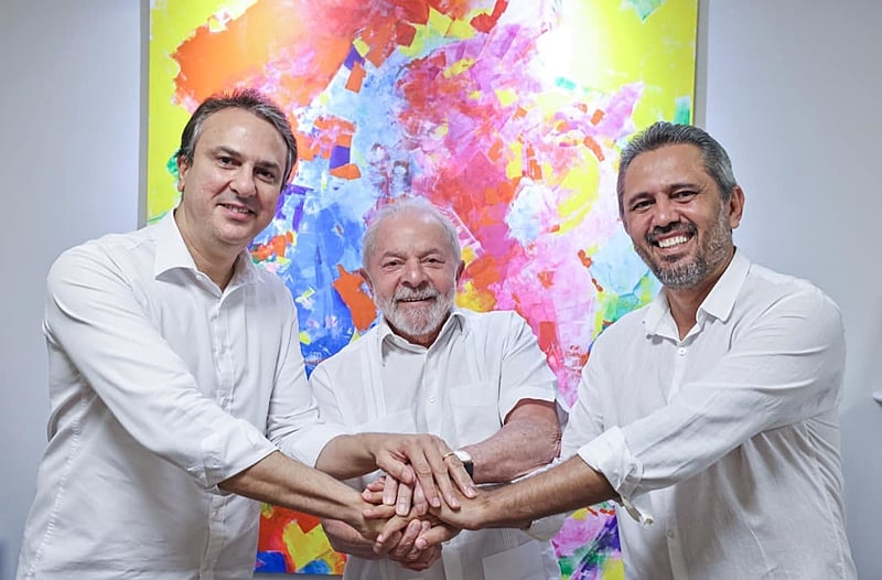 Impulsionado por Lula, Elmano de Freitas (à direita) passa a liderar no Ceará, que já foi governador por Camilo Santana (à esquerda). Foto: Divulgação