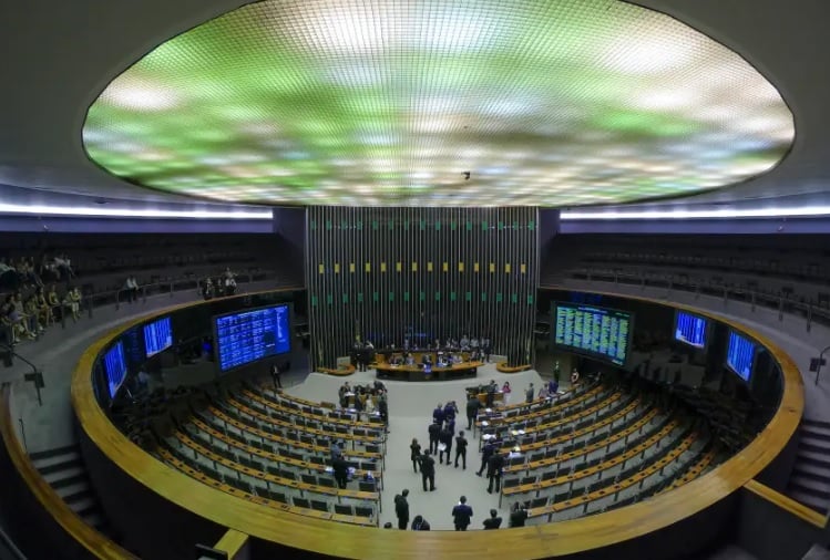 Sem acumular uma bancada grande o bastante para ultrapassar a cláusula de barreira, PTB e Patriota anunciam fusão. Foto: Agência Brasil