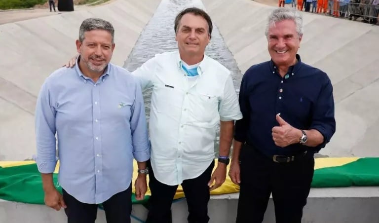 Bolsonaro e dois de seus aliados com pendências na Justiça: à esquerda, o presidente da Câmara, Arthur Lira, e à direita, o ex-presidente Fernando Collor. Foto: Alan Santos/PR