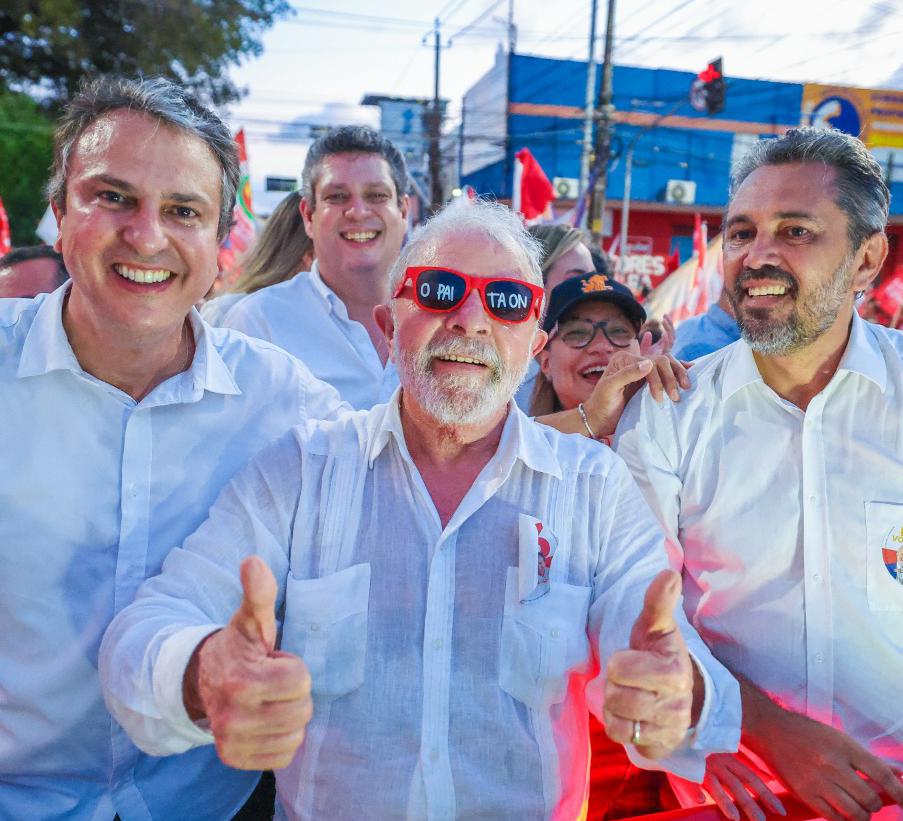 Lula em campanha em Fortaleza nessa sexta-feira (30), com Camilo Santana e Elmano de Freitas, candidatos do PT ao Senado e ao governo do Ceará. Foto: Divulgação