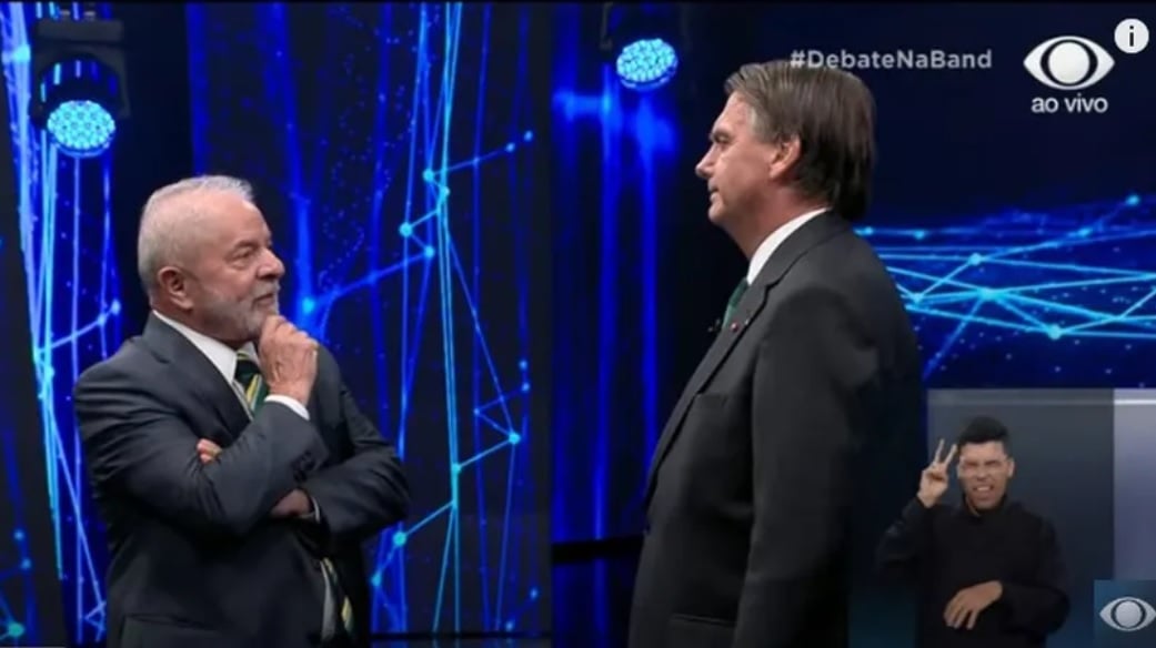 Lula e Bolsonaro frente a frente no debate da Band em 2022. Foto: Reprodução/vídeo