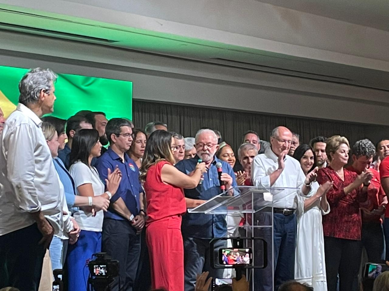 Lula faz seu primeiro pronunciamento como presidente eleito no mesmo hotel onde teve sua primeira vitória presidencial, há 20 anos. Foto: Milena Teixeira