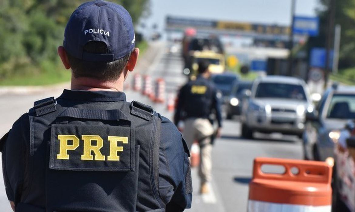 Especialistas de correntes opostas consideram pouco provável uma redução do crime organizado no RJ com a chegada de forças federais. Foto: Polícia Rodoviária Federal