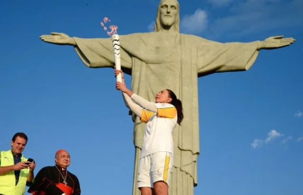 Isabel foi uma das ex-atletas a segurar a tocha olímpica na Rio 2016. Foto: Tânia Rêgo/ABr