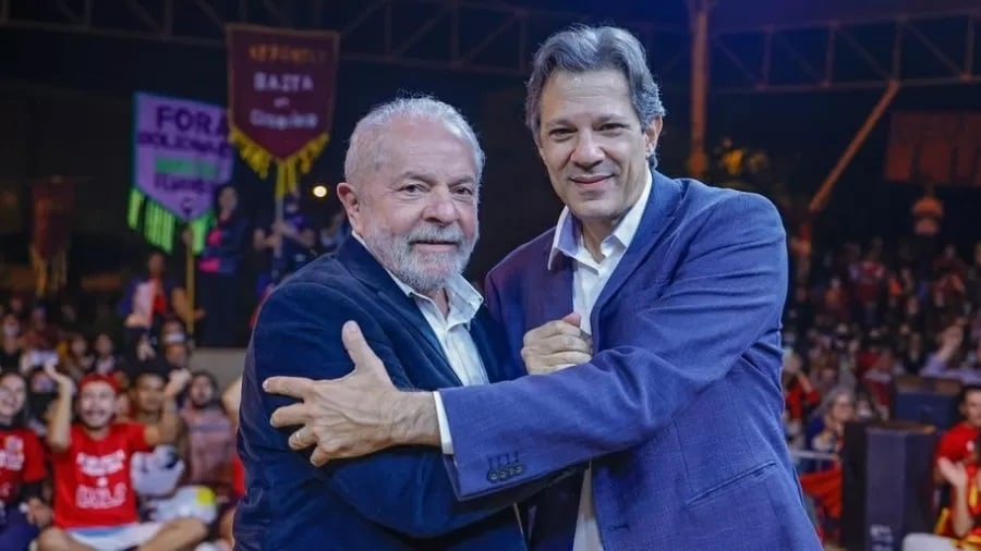 Haddad de um lado, o PT do outro. Lula arbitrou uma mediação sobre os combustíveis. Foto: Ricardo Stuckert