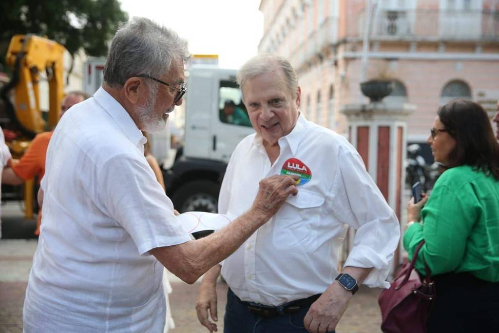 Tasso usou adesivo de Lula em Fortaleza e pediu votos para o petista no segundo turno. Foto: Acervo pessoal