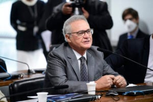 O ministro do STF Edson Fachin arquivou um inquérito contra o senador <a href=