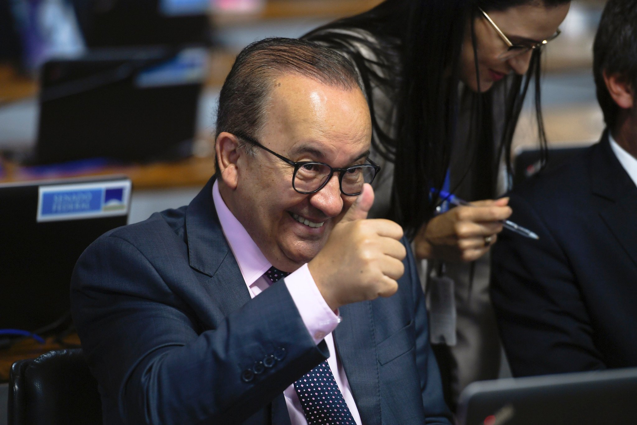 Governador de SC, Jorginho Mello alegou em entrevista que Jair Bolsonaro e Valdemar Costa Neto mantêm contato em meio à proibição.  Foto: Edilson Rodrigues/Agência Senado