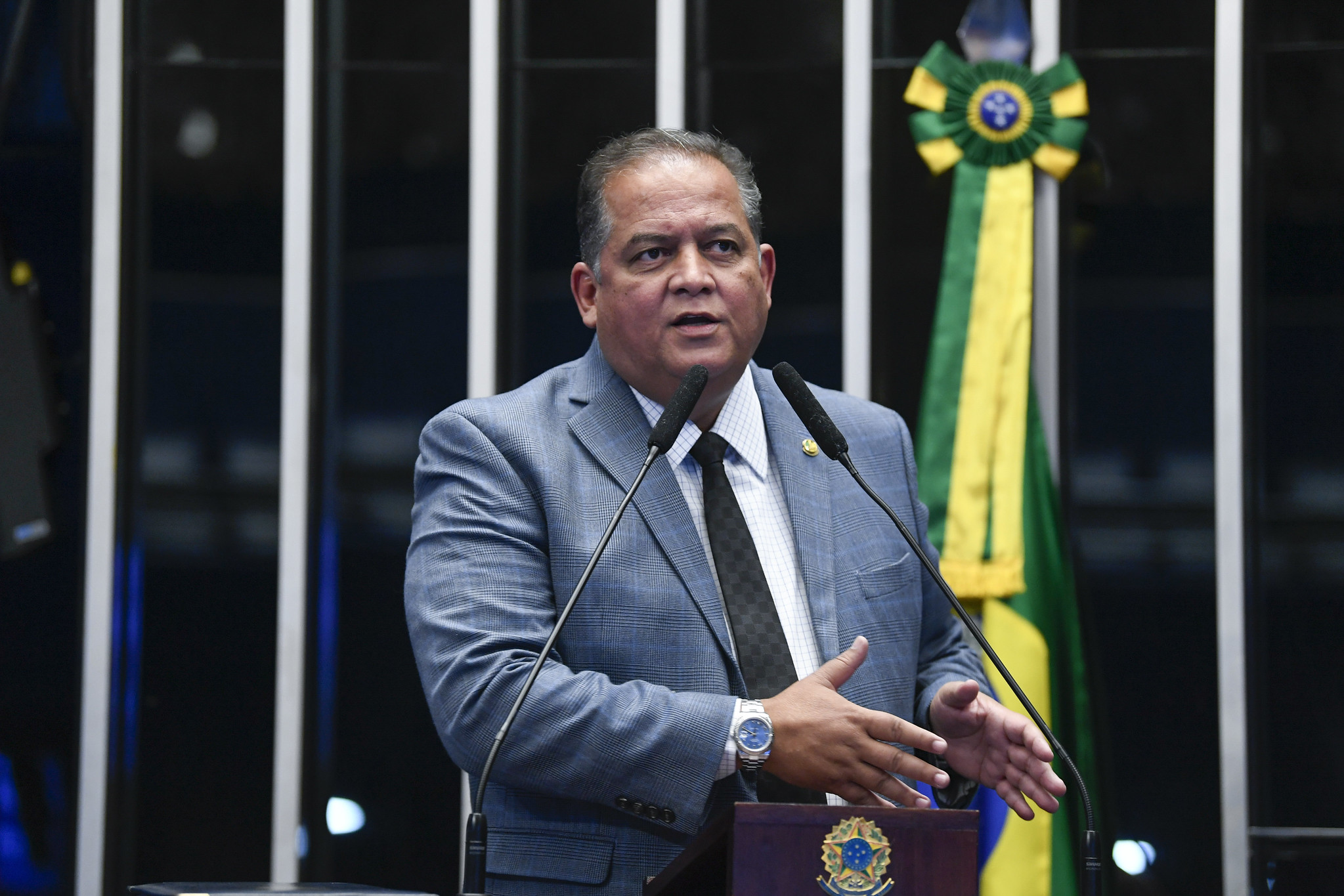 O relator da PEC do Quinquênio, senador Eduardo Gomes (PL-TO), acolheu emendas para incluir membros da defensoria pública e ministros do Tribunal de Contas da União (TCU) na proposta. Foto: Roque de Sá/Agência Senado