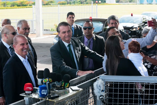 O cercadinho: atualmente, há um sistema de comunicação das ações de Bolsonaro, não de governo. Foto: Antonio Cruz/ABr