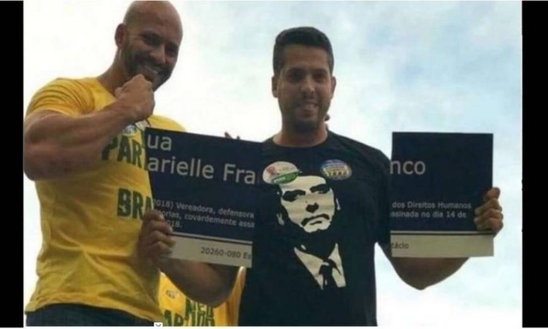 Daniel Siveira quebra a placa em homenagem a Marielle Franco: resumo do descaso bolsonarista com os direitos humanos. Foto: Reprodução/Twitter