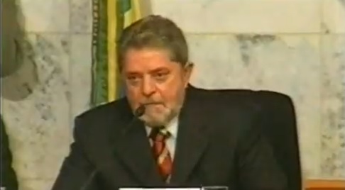 Há 20 anos, Lula se emocionou ao dizer que o primeiro diploma de sua vida era de presidente da República. Foto: Reprodução