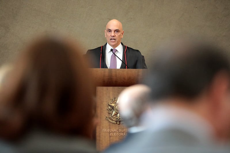 Alexandre de Moraes fez duro discurso em cerimônia de diplomação de Lula. Foto: Alejandro Zambrana/TSE