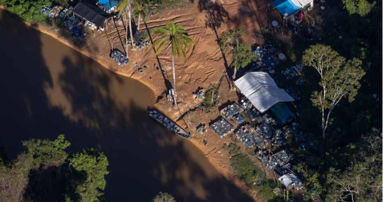 Estudo do Instituto Socioambiental revela que regiões atingidas pelo garimpo na bacia do Xingu vão precisar de ação humana para se recuperar. Foto: Bruno Kelly/Yanomami sob ataque